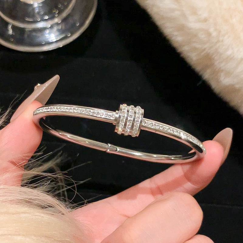 Élodie™ – Elegância Delicada com Brilho Sutil