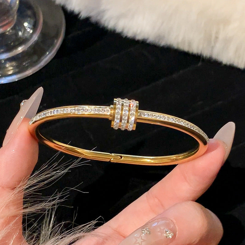 Élodie™ – Elegância Delicada com Brilho Sutil