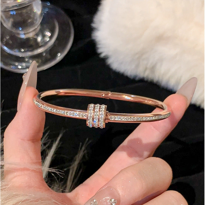 Élodie™ – Elegância Delicada com Brilho Sutil