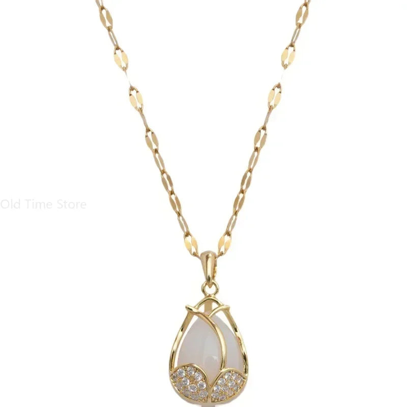 Elegant Pink Crystal and Gold Pendant Necklace