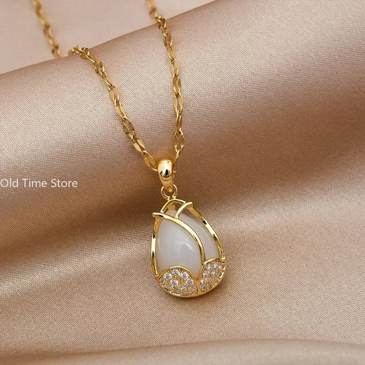 Elegant Pink Crystal and Gold Pendant Necklace