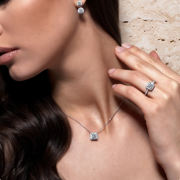 Aurore™ – Refined Radiance for Every Moment