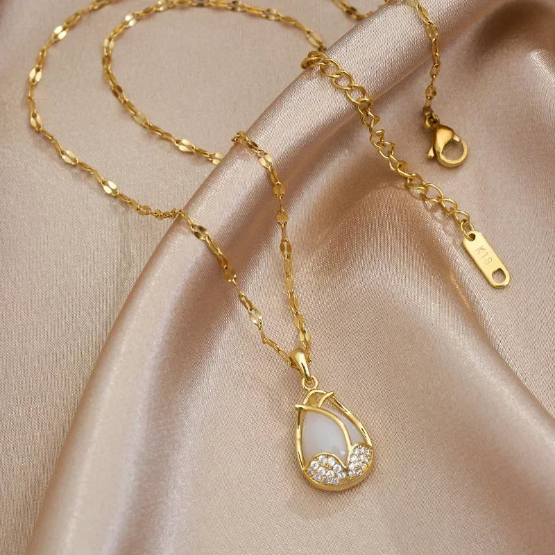 Elegant Pink Crystal and Gold Pendant Necklace