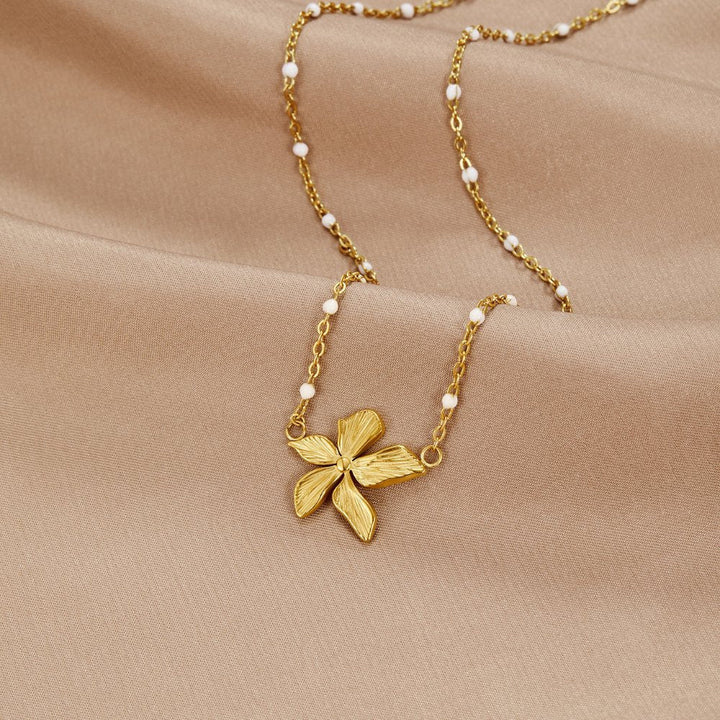 Elegant Gold-Tone Floral Necklace